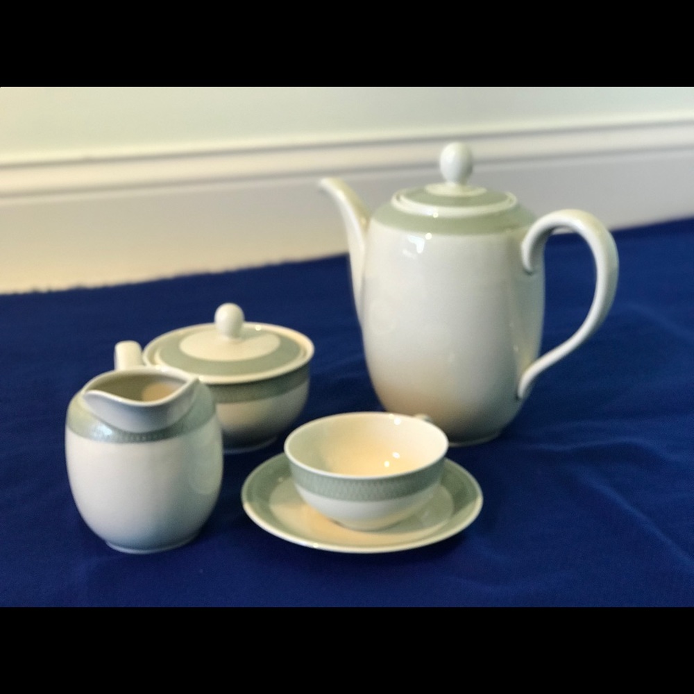Tea Set - Picture 6 of 6